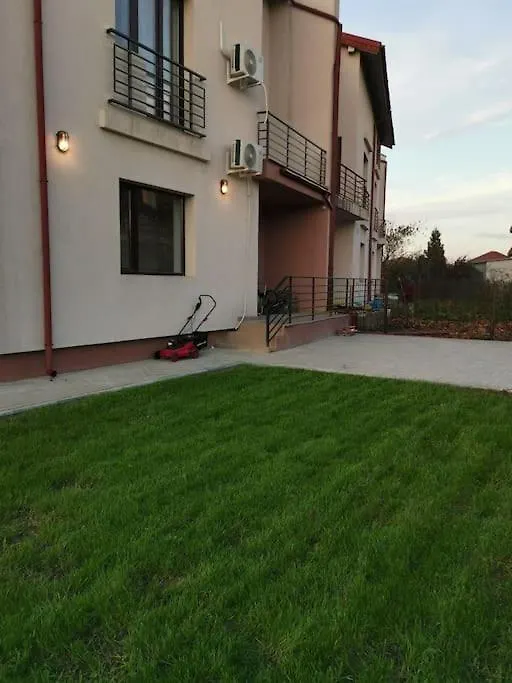 Big House In North With Ping-Pong Table Villa Bukarest Rumænien