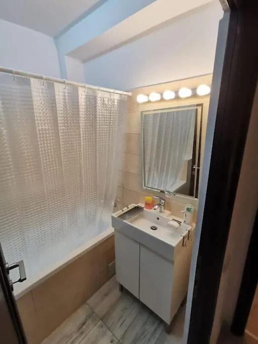 הוילה בוקרשט Big House In North With Ping-Pong Table וילה
