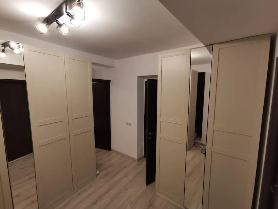 הוילה בוקרשט Big House In North With Ping-Pong Table 0*,